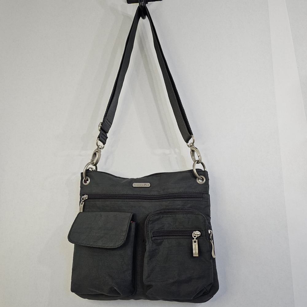 Baggallini Modern‎ Everywhere Slim Crossbody Bag in STERLING SILVER